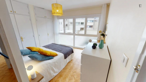 Bright double bedroom near Jeanne d'Arc metro station