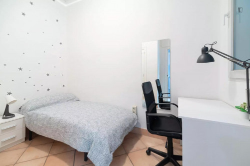 Appealing single bedroom