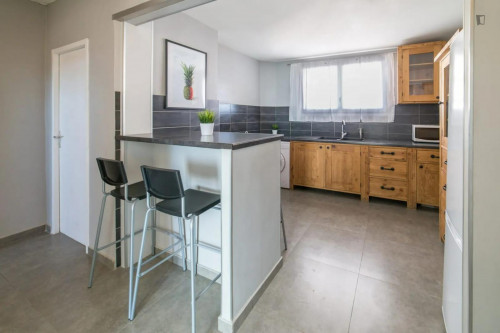 Neat double bedroom near the Jardin des plantes de Montpellier