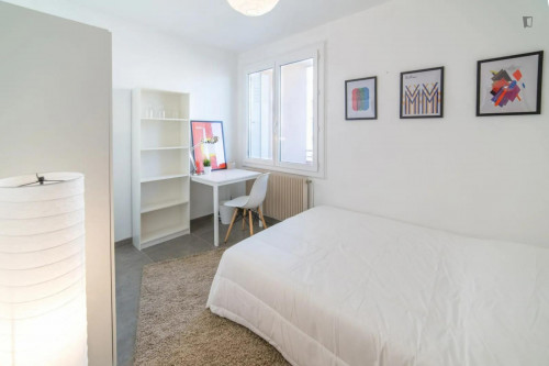 Neat double bedroom near the Jardin des plantes de Montpellier