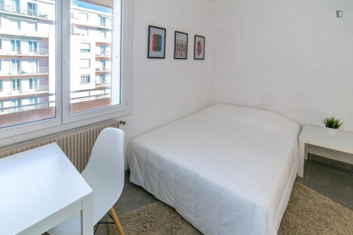 Neat double bedroom near the Jardin des plantes de Montpellier