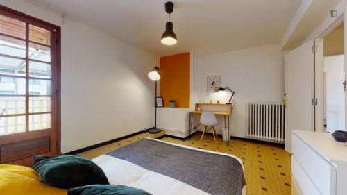Neat double bedroom in Compans