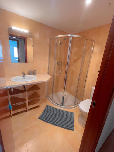 Delightful double bedroom with a balcony, near Parc del Migdia - Gallery - 9