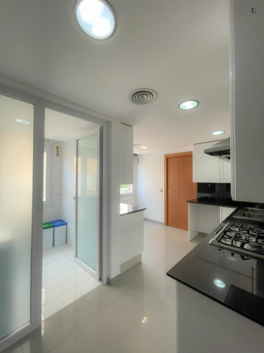 Delightful double bedroom with a balcony, near Parc del Migdia - Gallery - 5