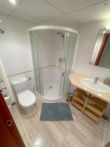 Delightful double bedroom with a balcony, near Parc del Migdia - Gallery - 10