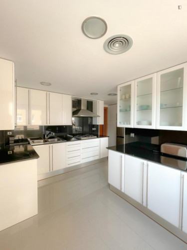 Delightful double bedroom with a balcony, near Parc del Migdia - Gallery - 8