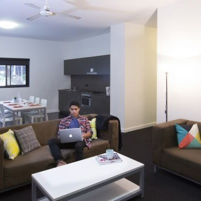 6 Bedroom Apartment Accessible - 1