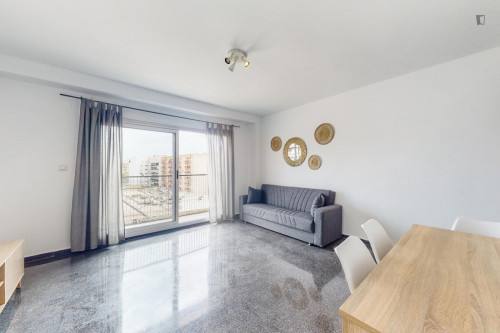 Cozy single bedroom in a property with balcony  - Gallery -  5