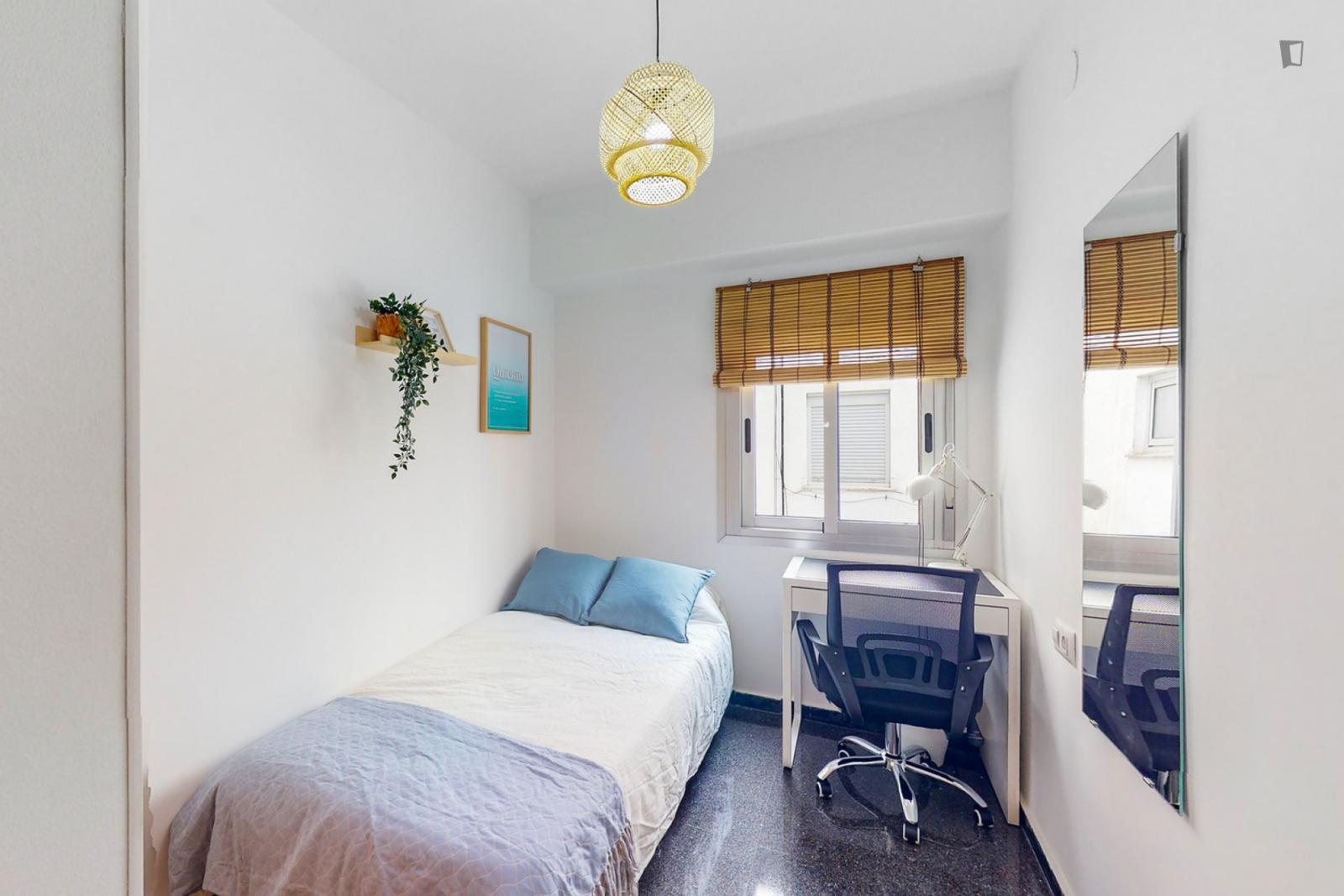 Appealing Single Bedroom In A Property With Balcony - 1