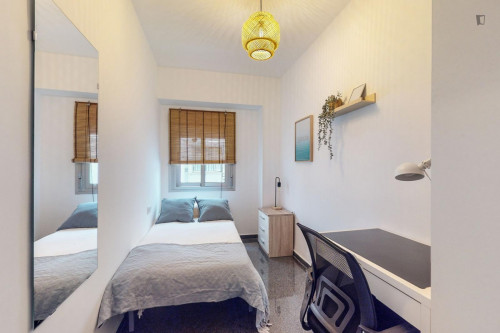 Attractive single bedroom in a property with balcony