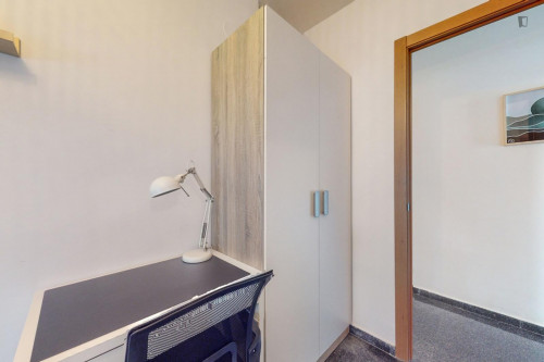 Attractive single bedroom in a property with balcony