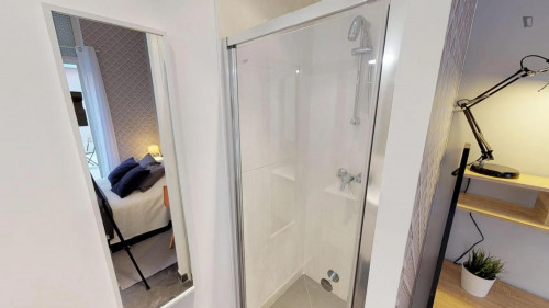 Snug double ensuite bedroom not far from École Nationale Supérieure des Arts et Métiers - Gallery - 5