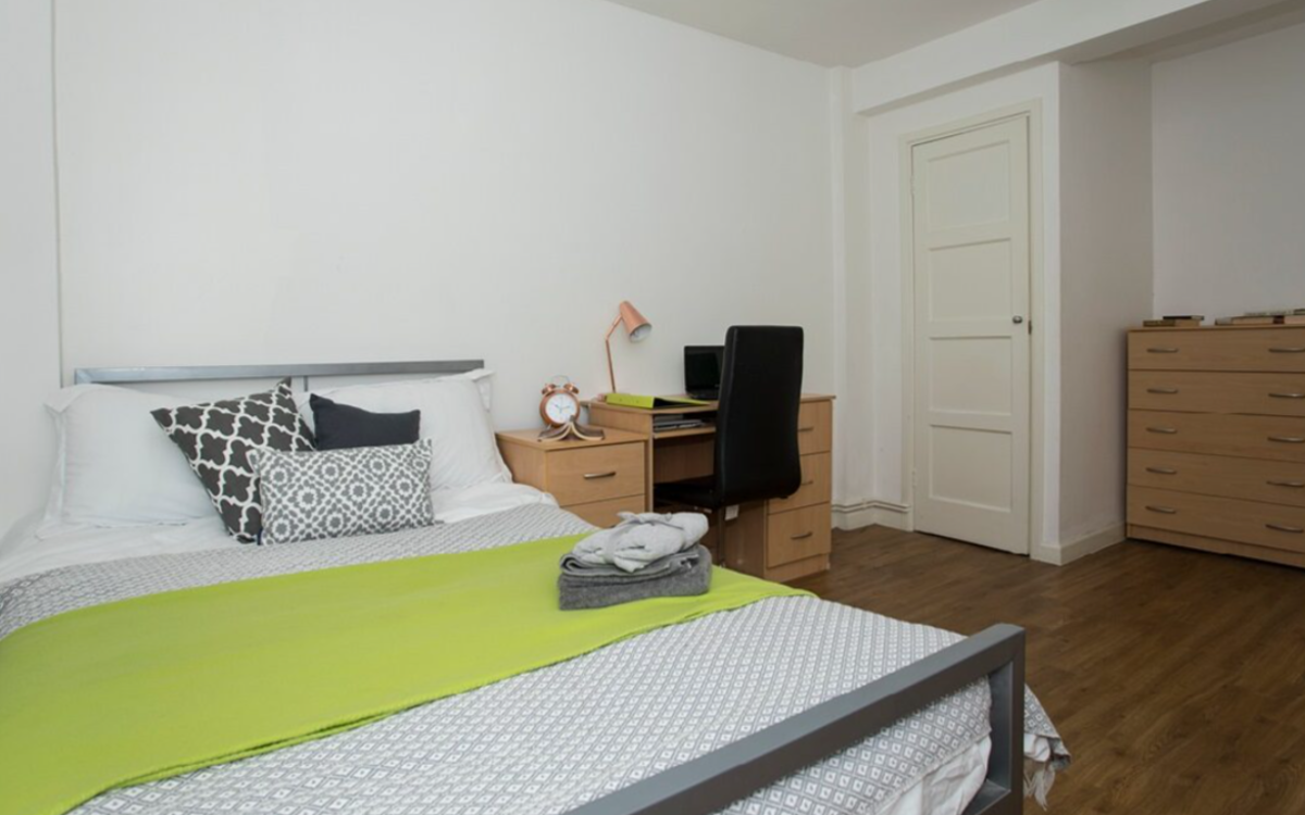 Gold Non-Ensuite Room - 1
