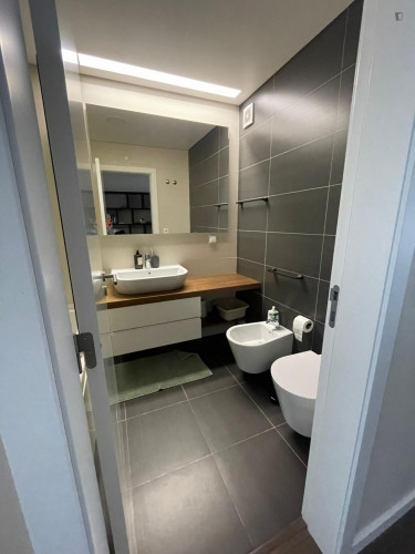 Bright 2-bedroom apartment in Carcavelos 15 min to the beach