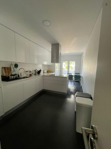 Bright 2-bedroom apartment in Carcavelos 15 min to the beach