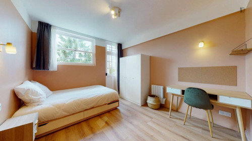 Cushy double bedroom close to Complexe Sportif Marcel-Cerdan