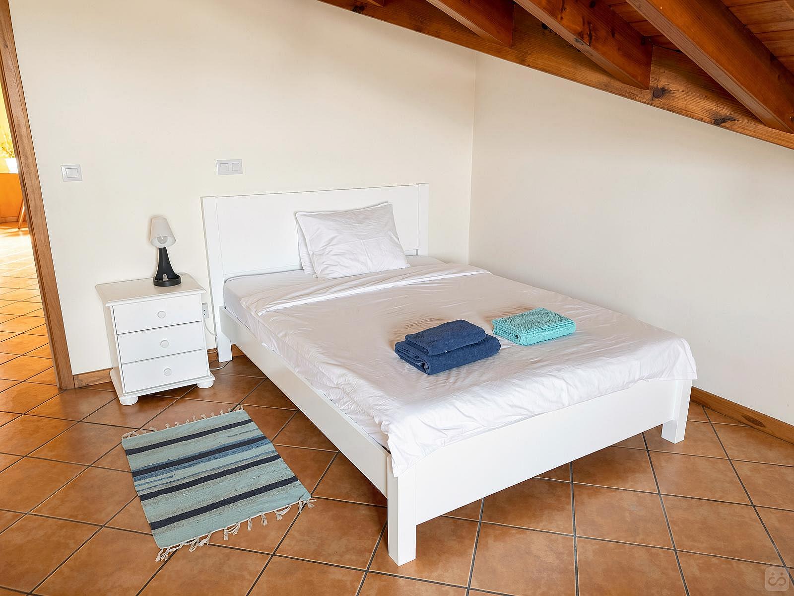 Private Single - Waterfall Room - 26