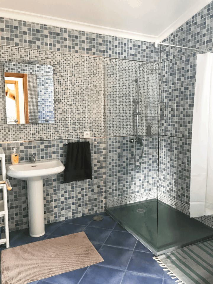Private Single - Waterfall Room - 5