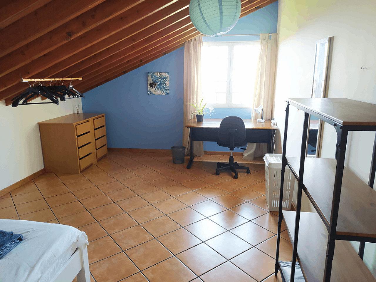 Private Single - Waterfall Room - 22