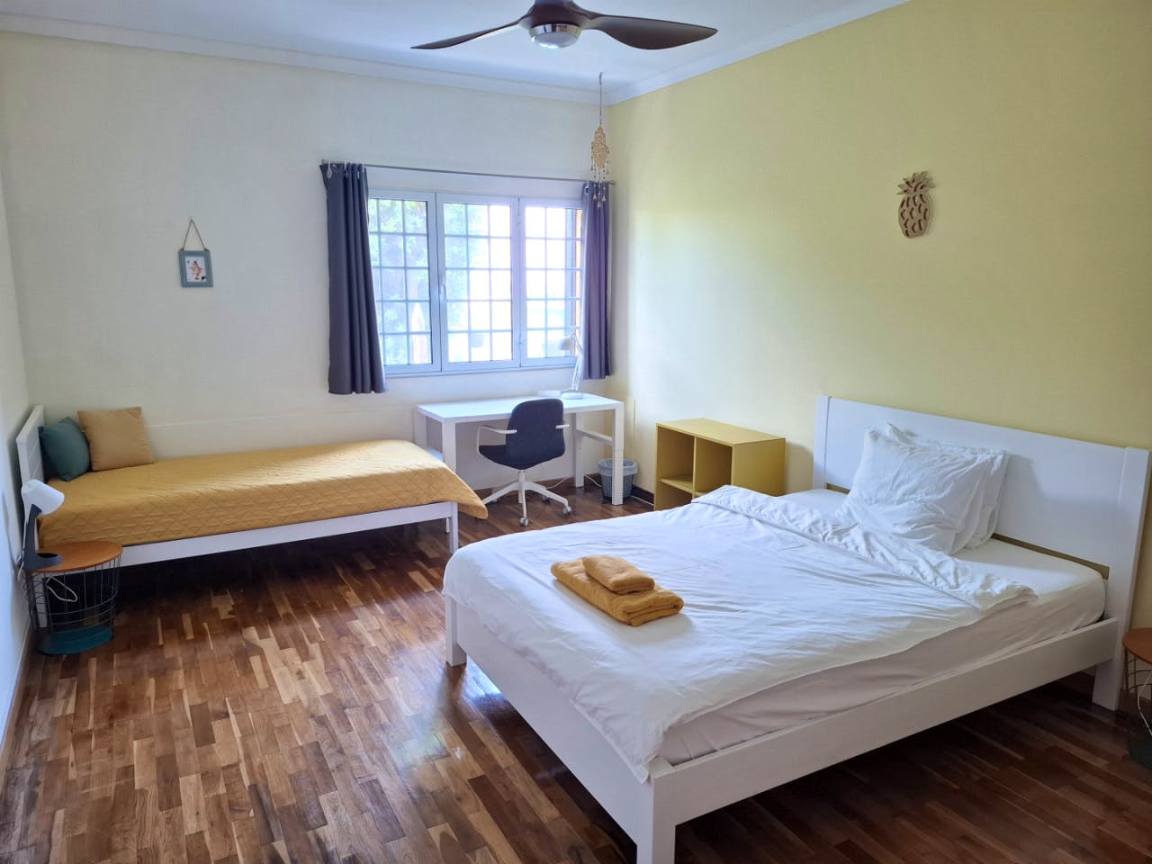 Private Double - Pineapple Room - 2