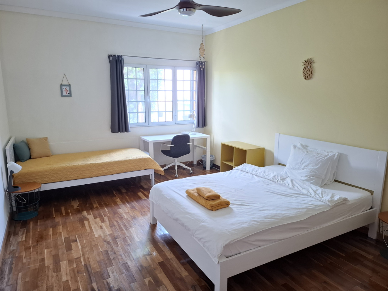 Private Double - Pineapple Room - 7