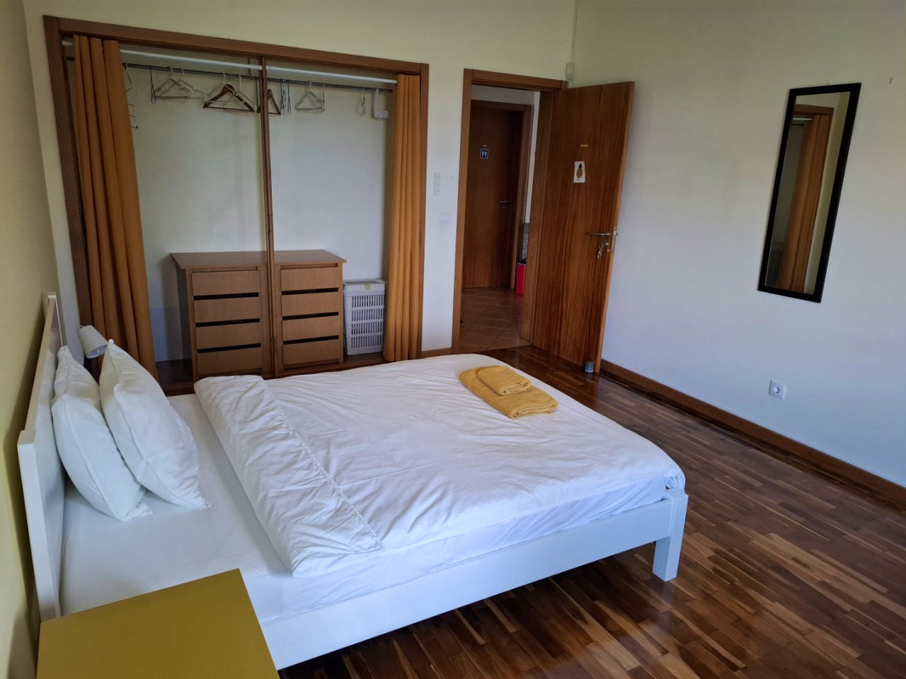 Private Double - Pineapple Room - 4