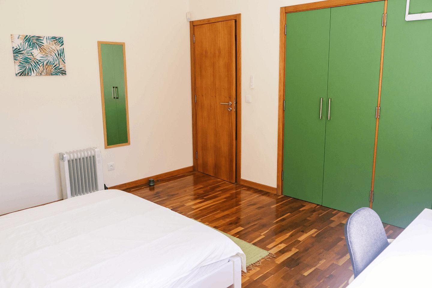 Private Queen - Fern Room - 17