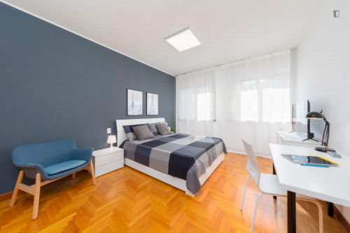 Great double bedroom not very far from Torrione di Porta Castello