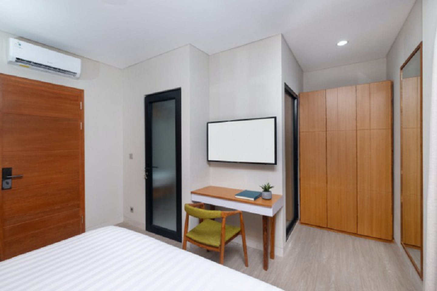 Deluxe Room - Modern Coliving Oasis for Nomads in Vibrant Denpasar, Bali - Gallery - 7
