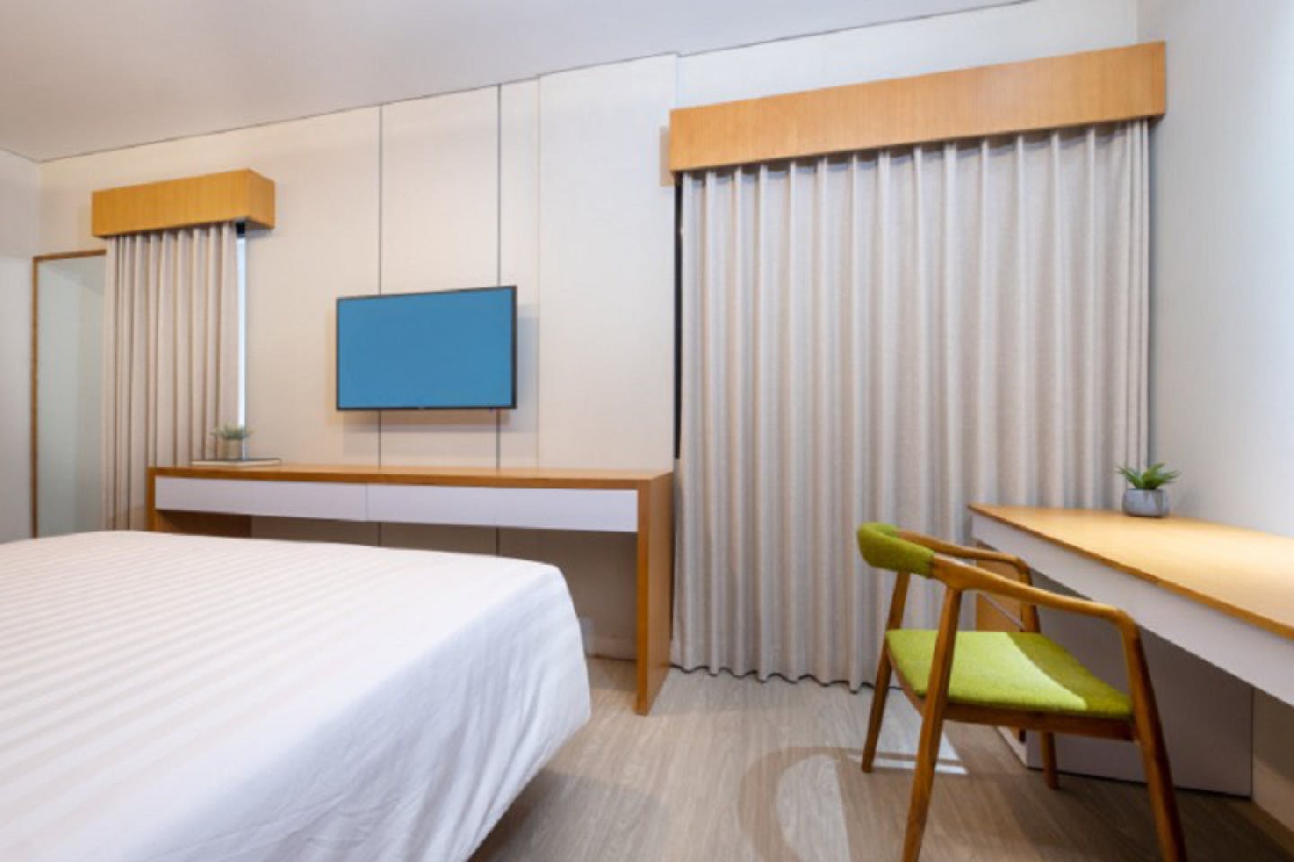 Deluxe Room - Modern Coliving Oasis for Nomads in Vibrant Denpasar, Bali - Gallery - 6