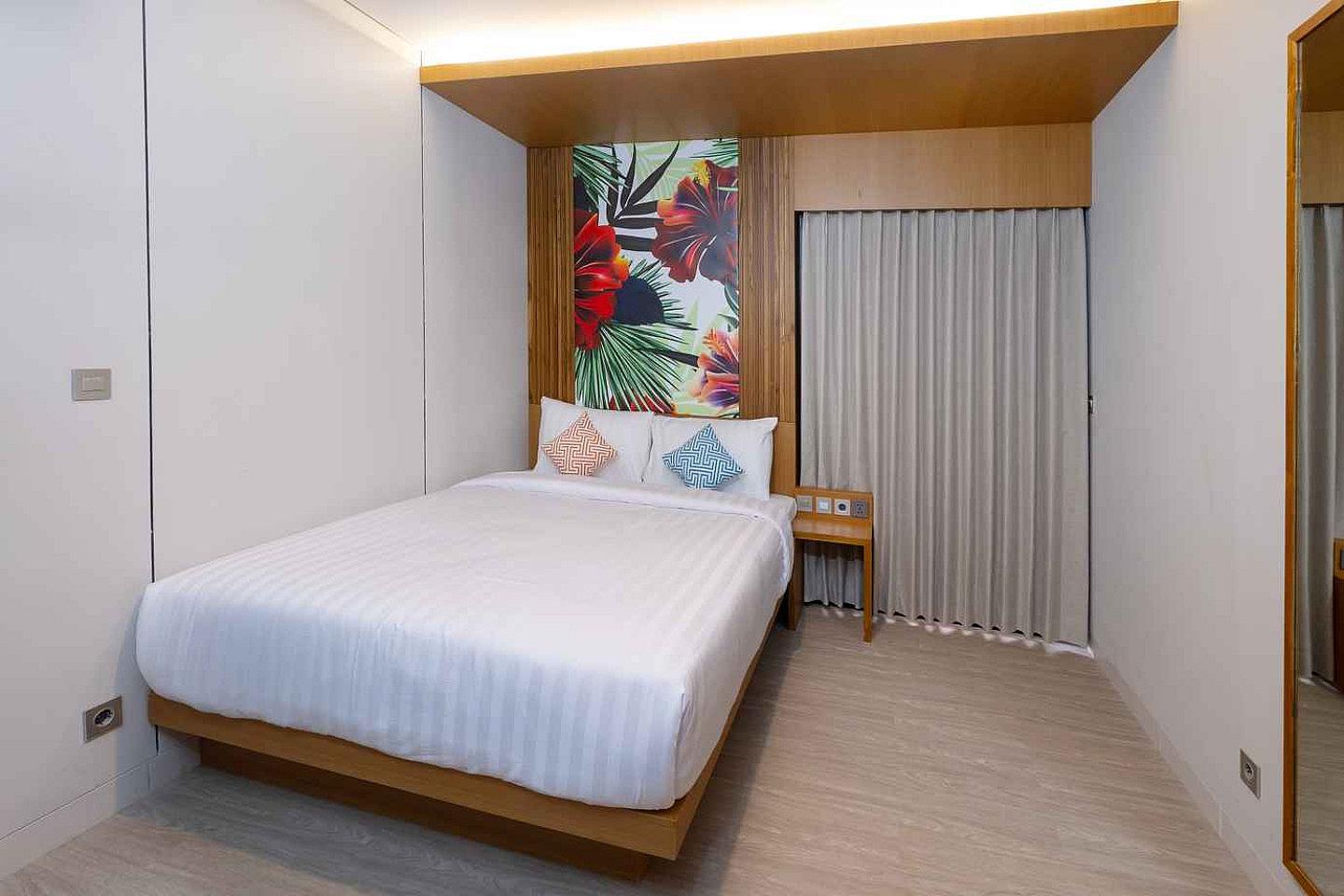 Superior Pool Side - Modern Coliving Oasis for Nomads in Vibrant Denpasar, Bali - Gallery - 5