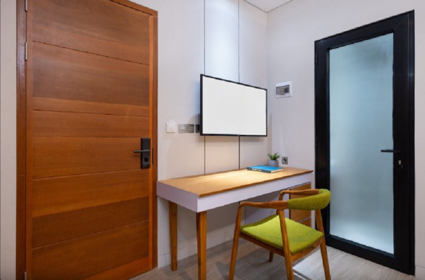 Superior With Balcony - Modern Coliving Oasis for Nomads in Vibrant Denpasar, Bali - Gallery - 3