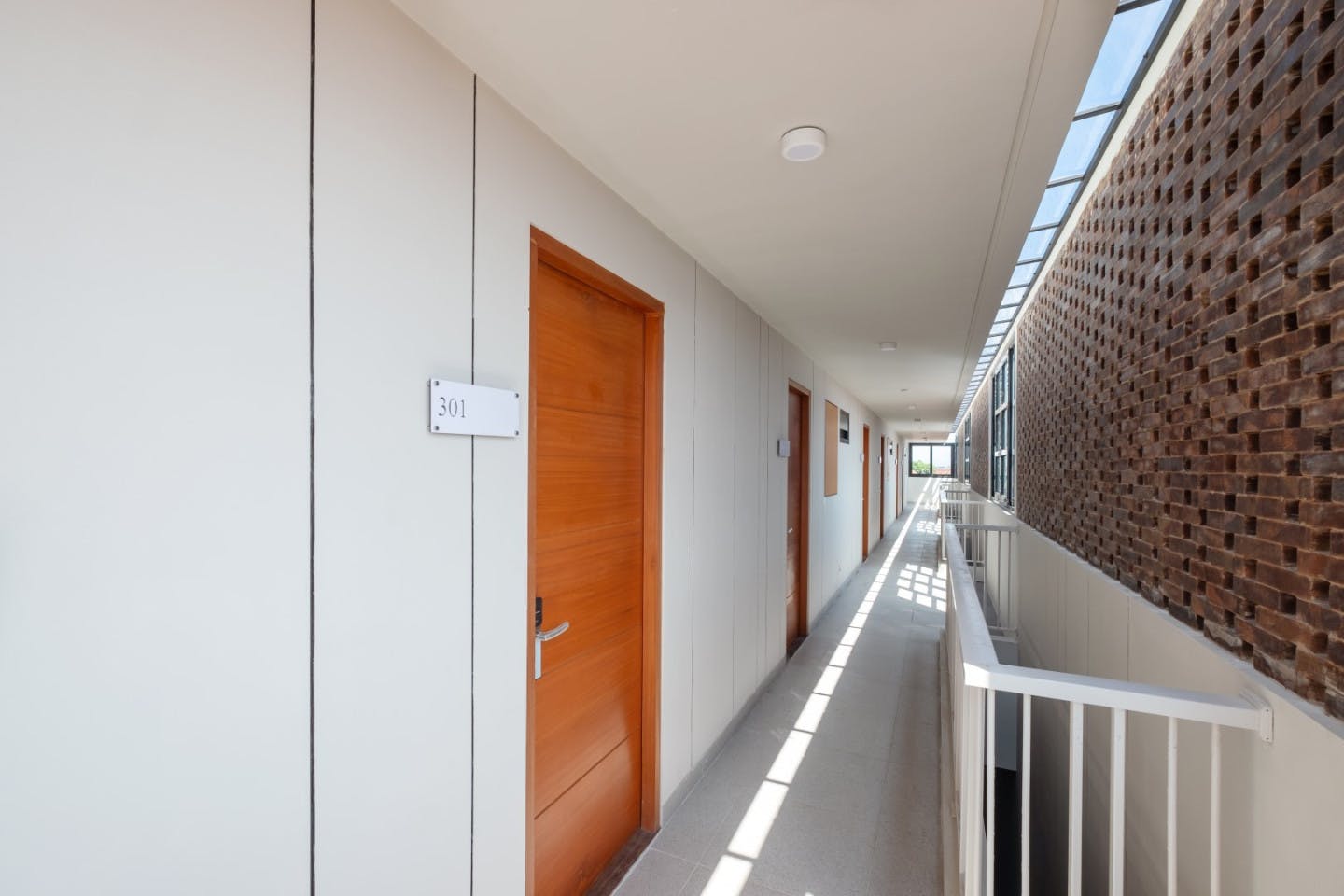 Superior With Balcony - Modern Coliving Oasis for Nomads in Vibrant Denpasar, Bali - Gallery - 6
