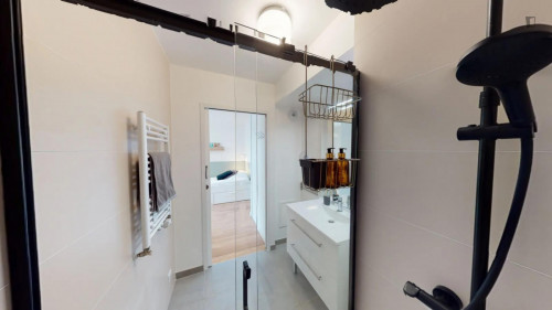 Inviting single bedroom with balcony in a 4-bedroom apartment close to Garibaldi metro station - Gallery - 8