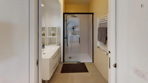 Inviting single bedroom with balcony in a 4-bedroom apartment close to Garibaldi metro station - Gallery - 7