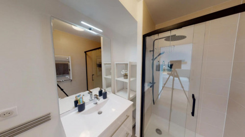 Inviting single bedroom with balcony in a 4-bedroom apartment close to Garibaldi metro station - Gallery - 6