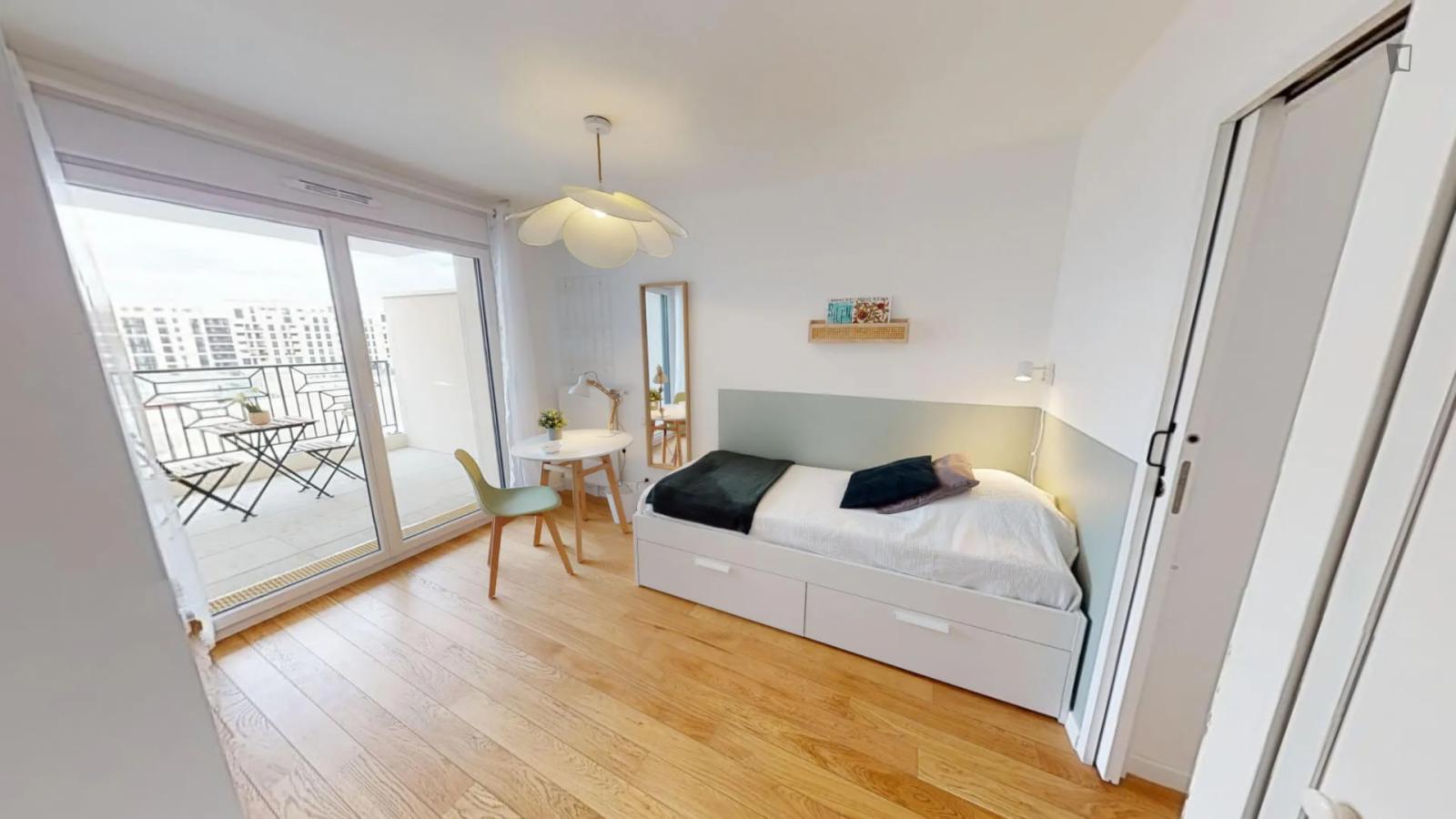 Inviting Single Bedroom With Balcony In A 4-Bedroom Apartment Close To Garibaldi Metro Station - 1