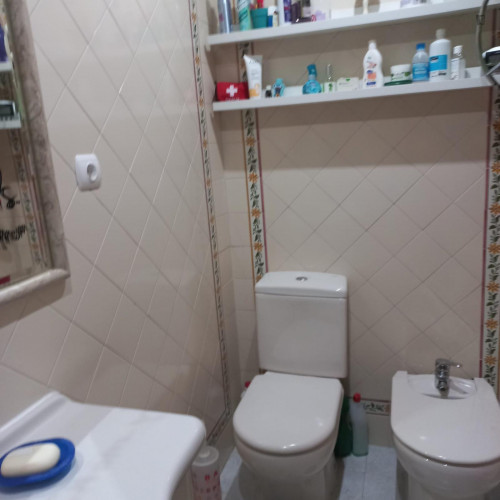 Comfy twin bedroom with a private bathroom in Prior Velho