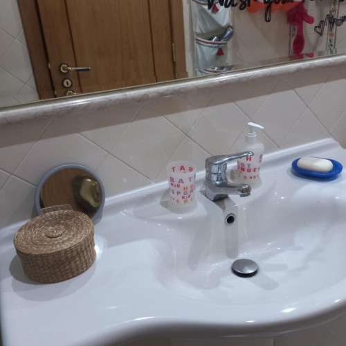 Comfy twin bedroom with a private bathroom in Prior Velho