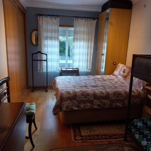 Comfy twin bedroom with a private bathroom in Prior Velho