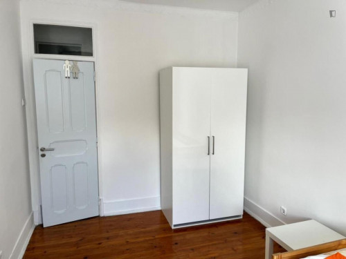 Cosy double bedroom next to LX Factory