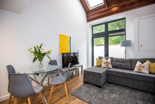Durham Castle Apartments - Entertainment