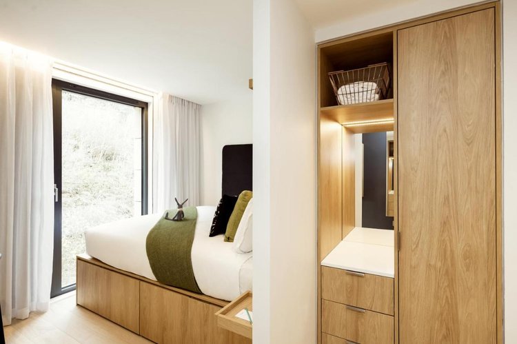  Studio Apartment  -  Edinburgh Castle View  - Gallery -  9