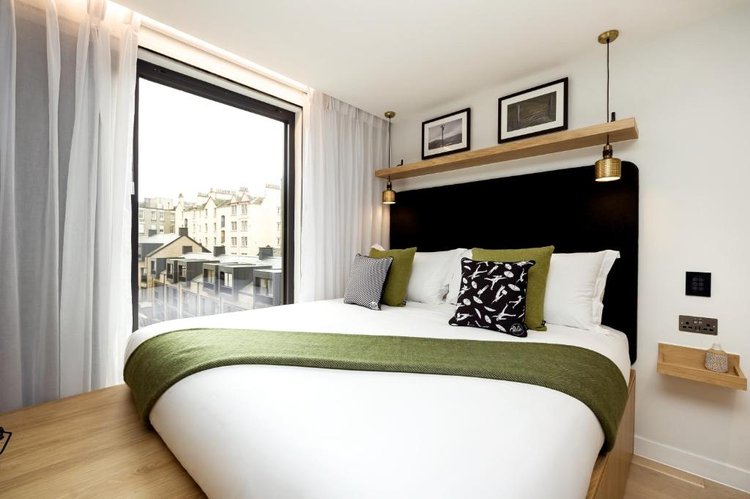  Studio Apartment  -  Edinburgh Castle View  - Gallery -  3