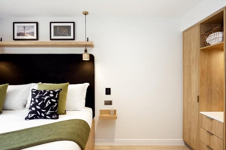  Studio Apartment  -  Edinburgh Castle View  - Gallery -  8