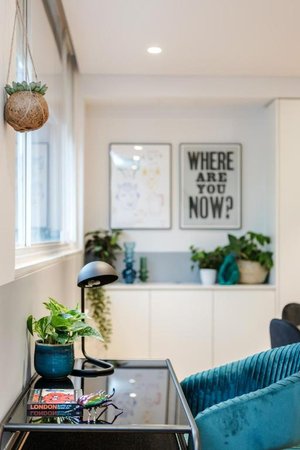 1-Bed Apartment - Emerald St Apartments - Gallery - 8