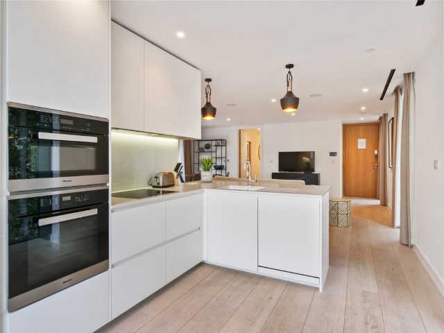  2 Bed Apartment  -  The Southwark Suites  - Gallery -  5