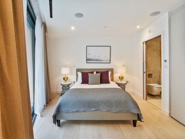 2 Bed Apartment - The Southwark Suites - Gallery - 2