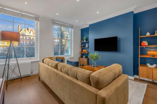 Queen Square - Gallery - 9