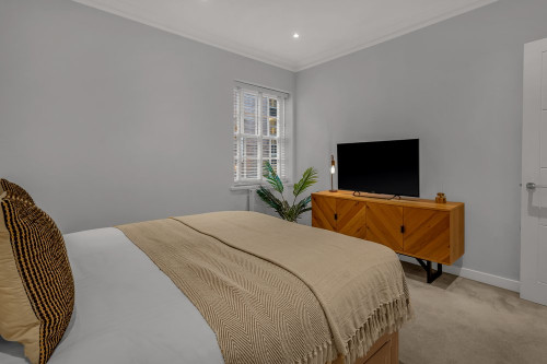 Queen Square - Gallery - 28